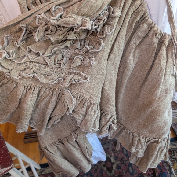 💥SOLD💥Magnolia Pearl Linen Apron - Picture 5 of 9